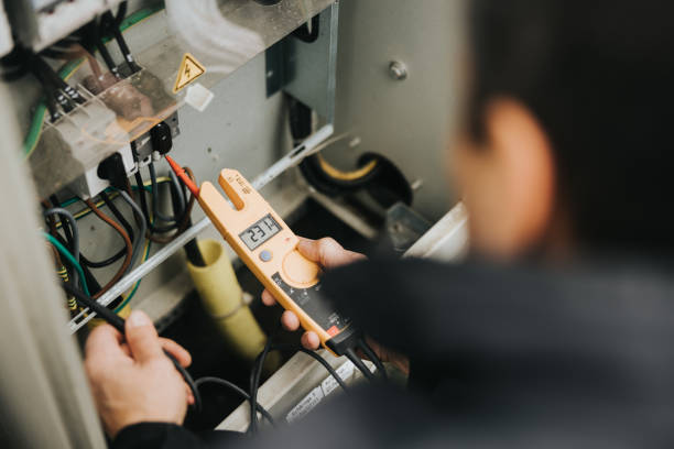 Best Local Electrician Companies  in Lla Lla, WA